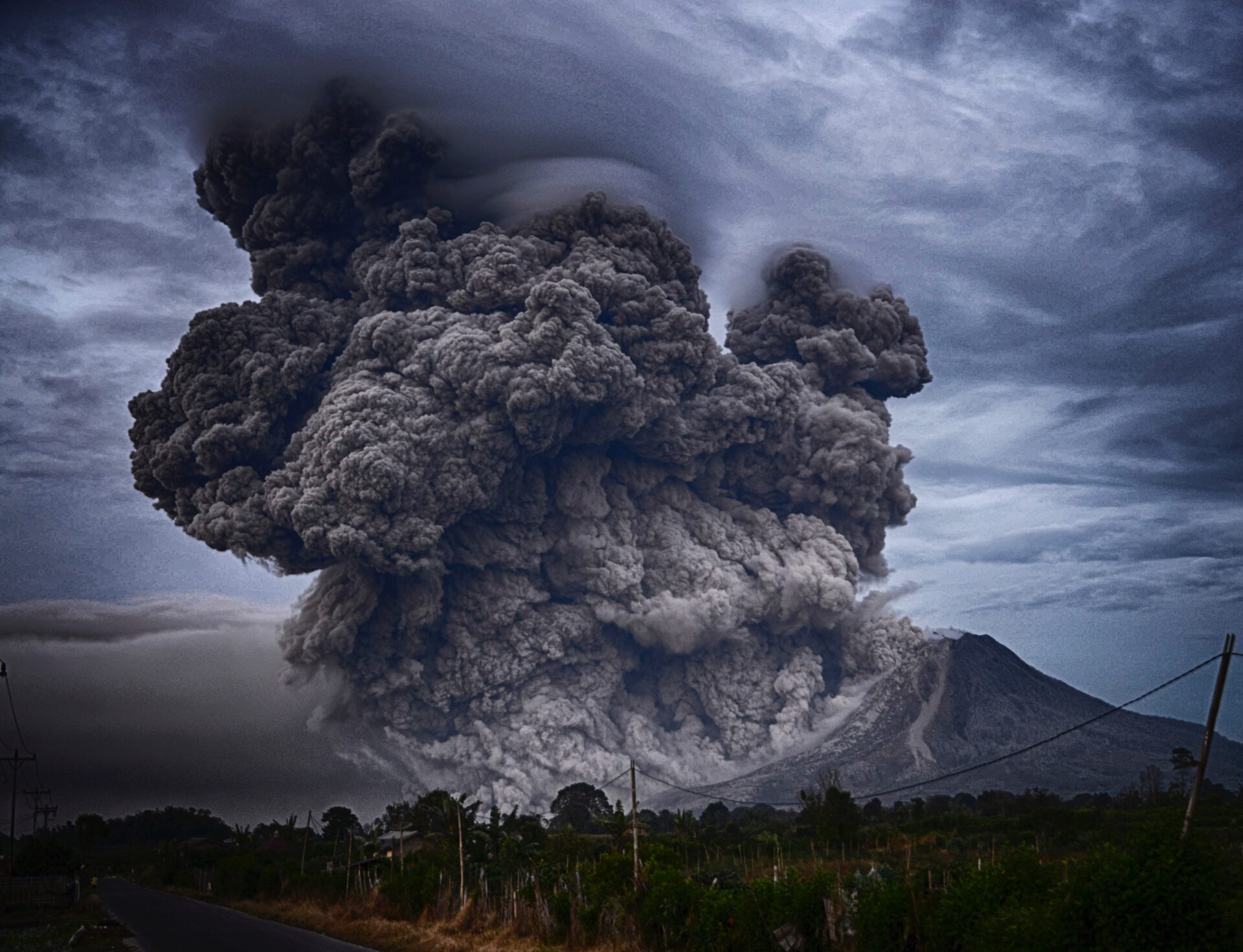 Nature: Извержения вулканов могли спровоцировать крупнейшее массовое вымирание на Земле