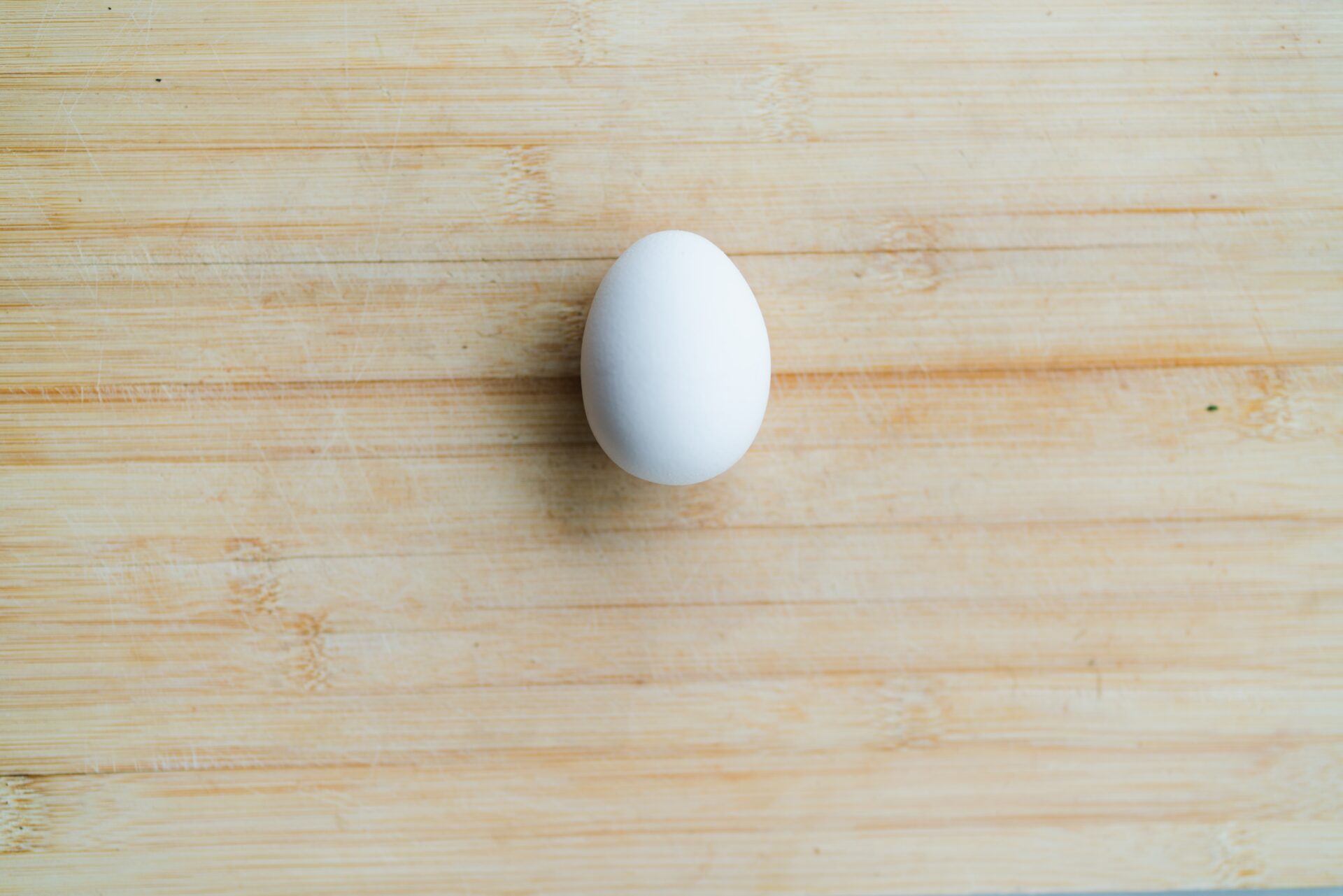 Live Science: ученые-биологи ответили на вопрос, что появилось первым – курица или яйцо