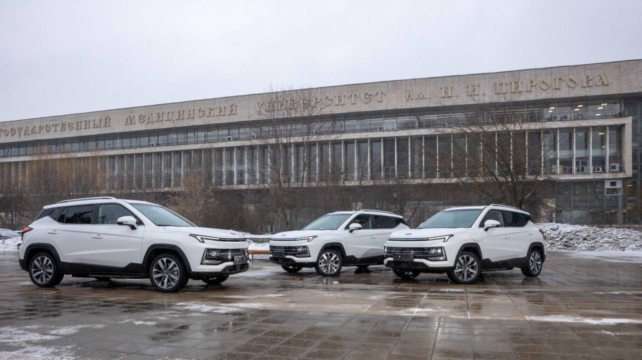 Некоторые автосалоны в Москве начали продажи электрического «Москвича 3е» в феврале 2023 года