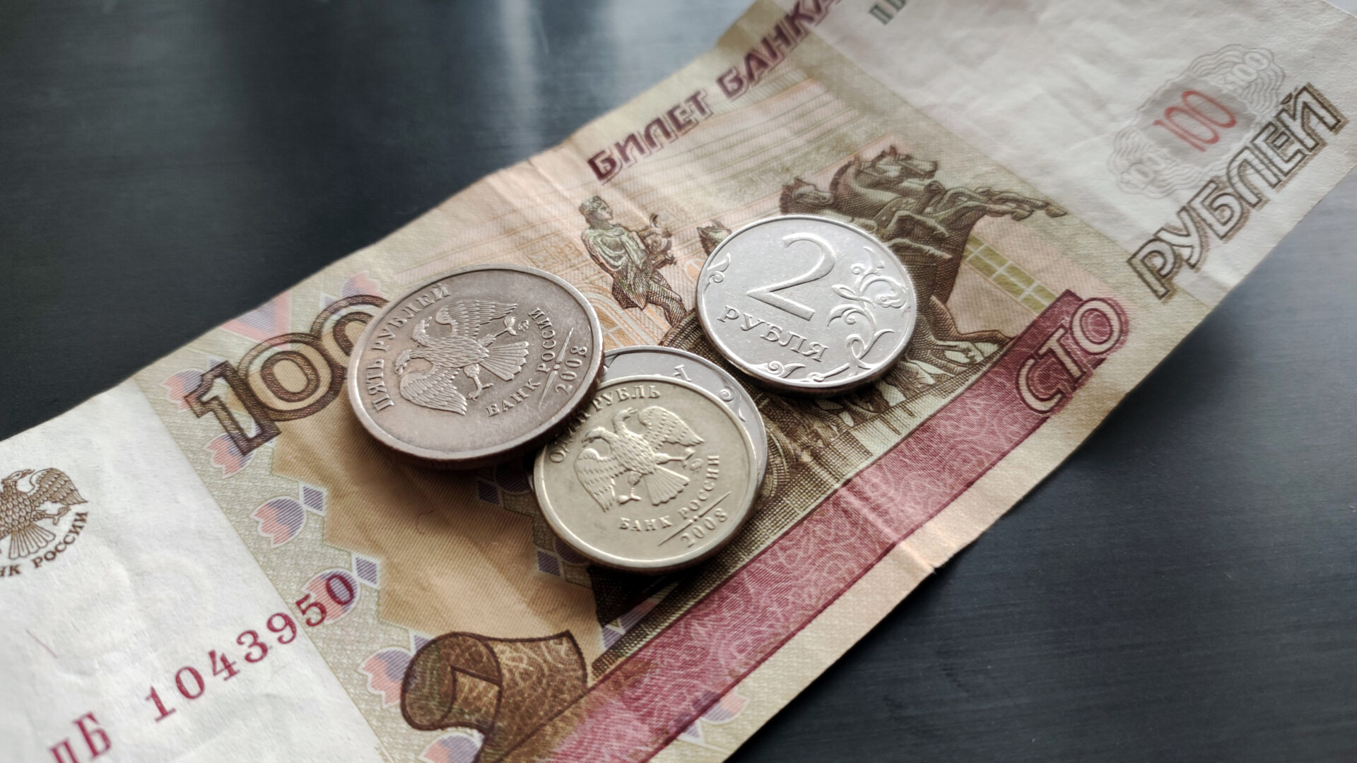 В Якутии на повышение зарплат бюджетным работникам направят 1 млрд рублей