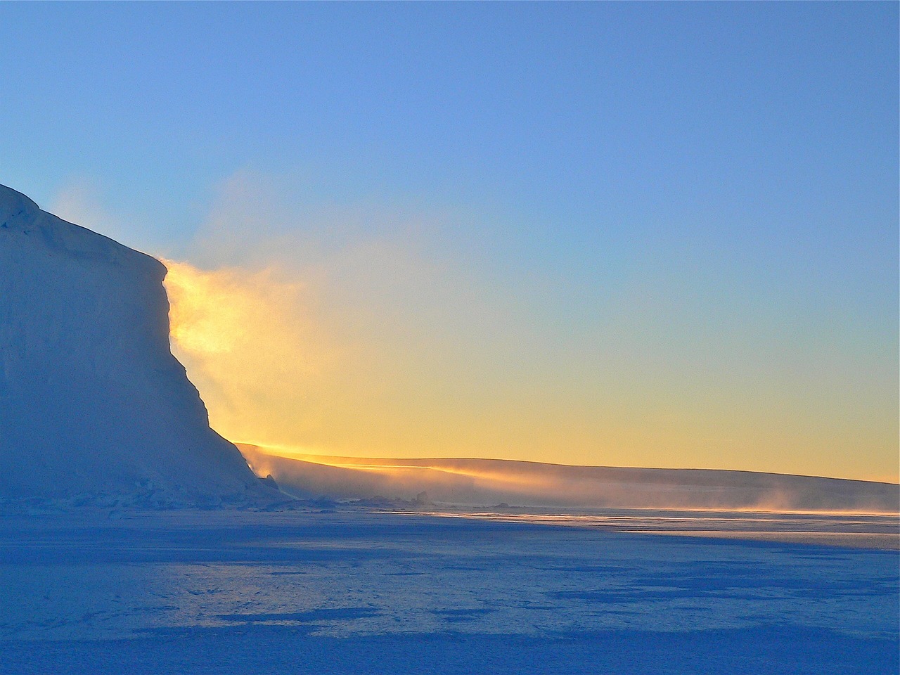 Live Science: Подо льдами Восточной Антарктиды найден древний речной ландшафт